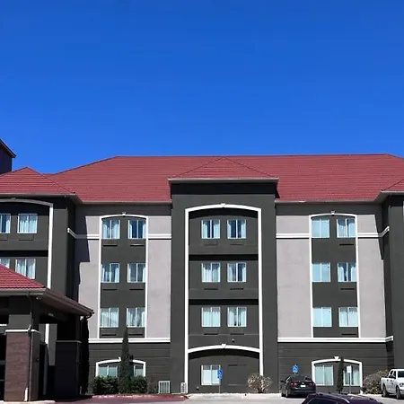 La Quinta By Wyndham Brownwood Hotel